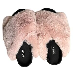 ROAM Women's Soft Pink Plush Slippers
